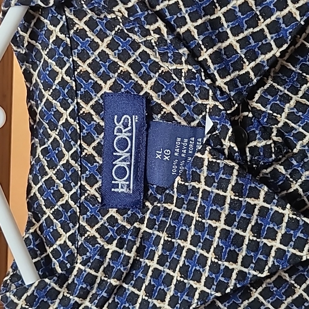 Men's Short Sleeve Button Down Shirt - Picture 2 of 5